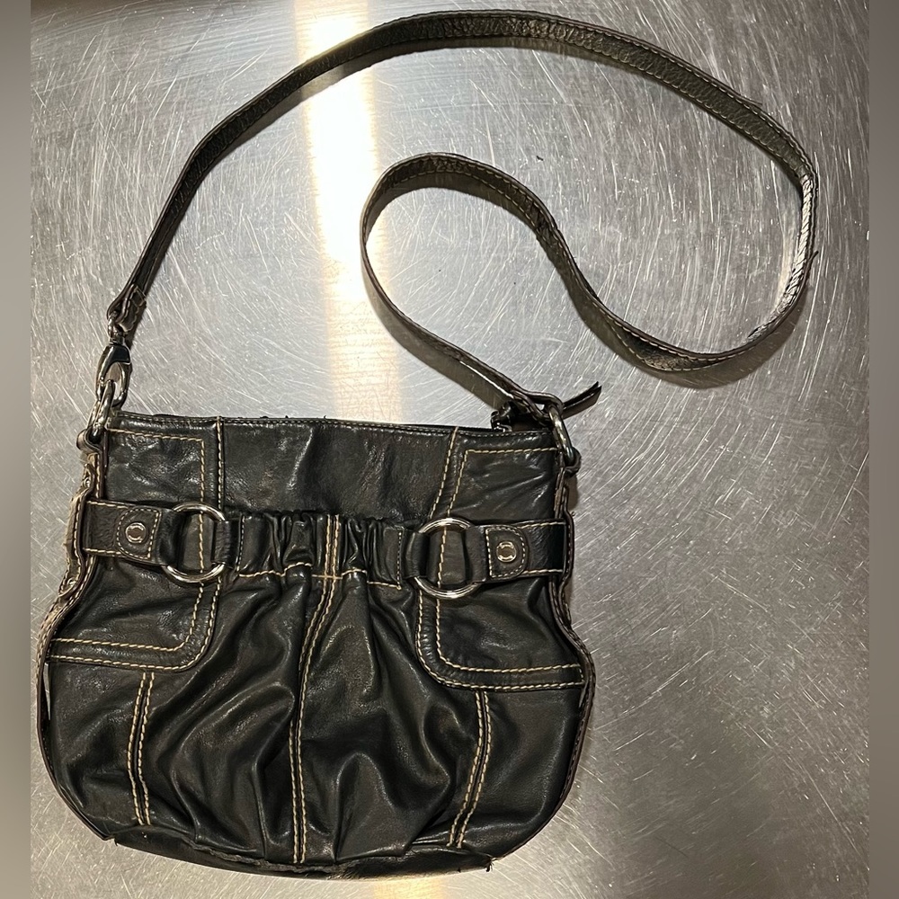 Tignanello Leather crossbody Bag Satchel Black, multiple pockets.